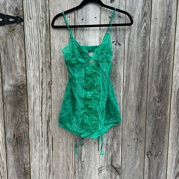 VICTORIAS SECRET Green Triangle Lace Tie Garter Slip Lingerie Women’s Small NWT - Picture 4 of 15